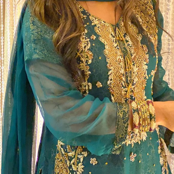 Indian/ Pakistani Gharara suit with Dupatta - Picture 3 of 7